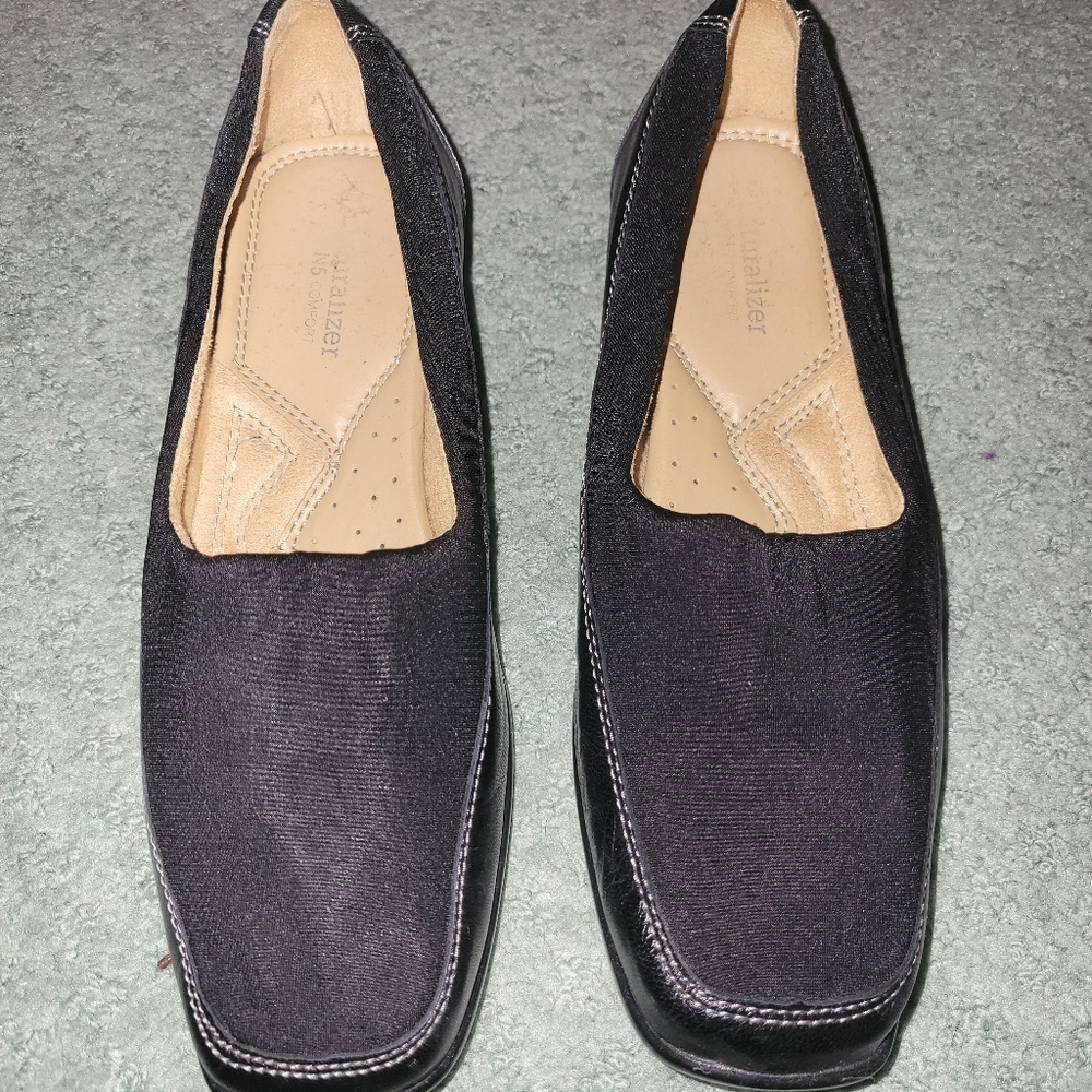 Naturalizer black 8 shoes